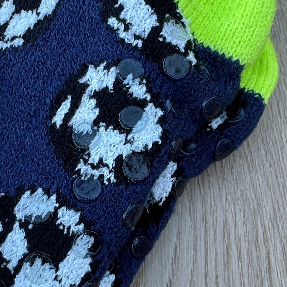 Northeast Outfitters | Youth Cozy Cabin Soccer Ball Socks, S